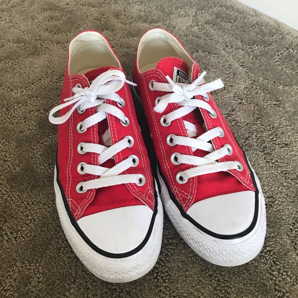 Red low top converse